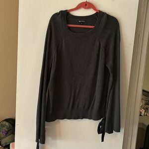 Grey sweater with cute ribbons for bows